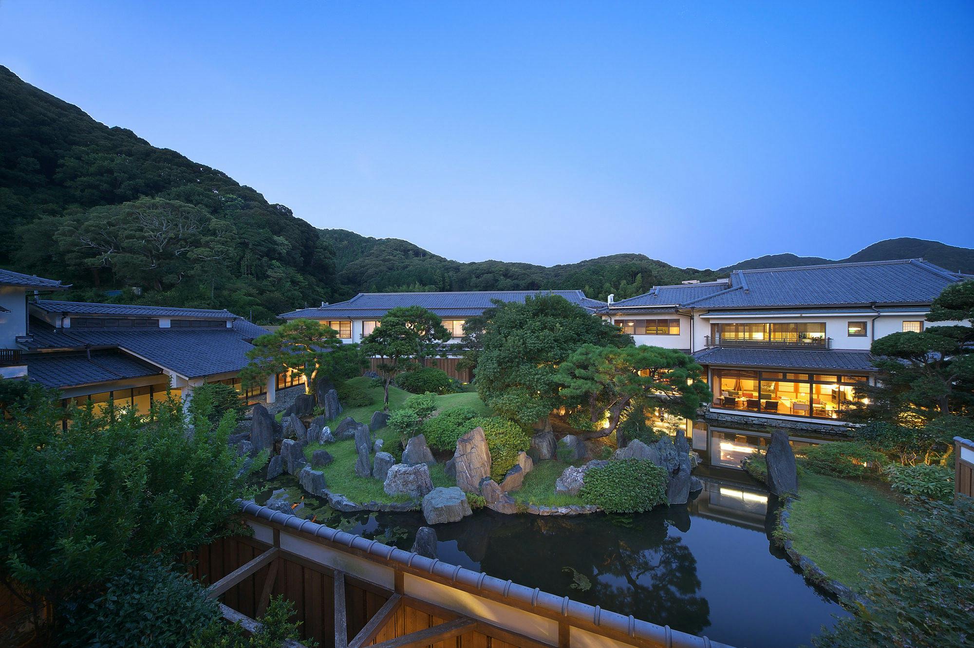 大地の彩　花月亭