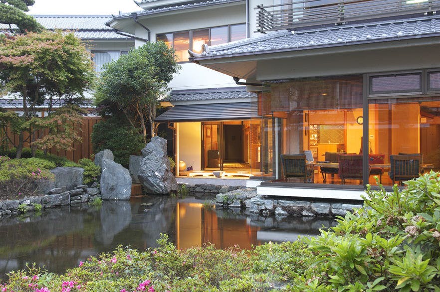 大地の彩　花月亭