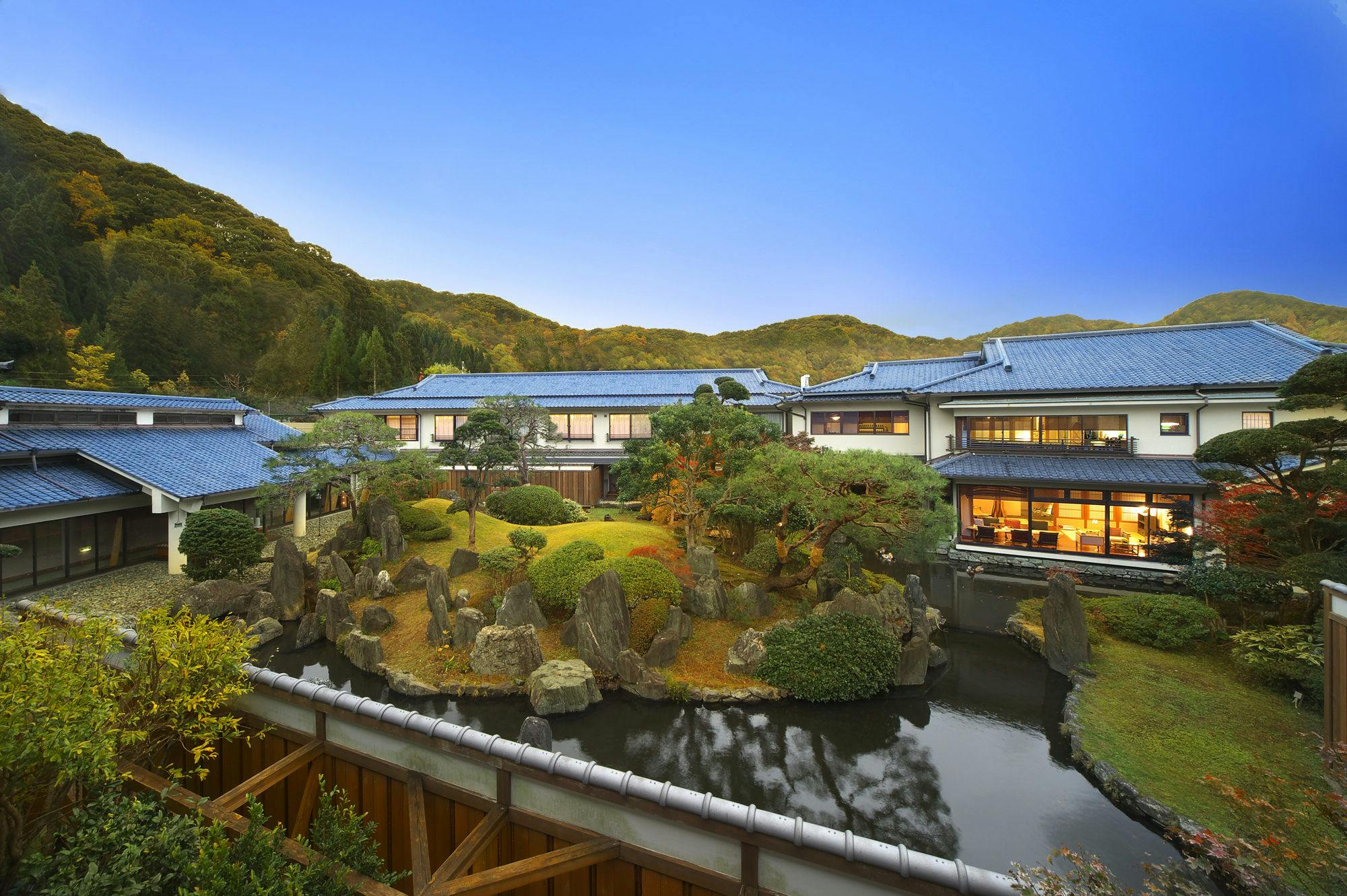 大地の彩　花月亭
