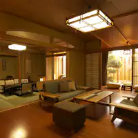 ห้องพักกว้างขวางพร้อมเสื่อทาทามิและห้องสไตล์ตะวันตกรวม 20 เสื่อ