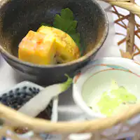 แต่ละจานถูกจัดเตรียมอย่างพิถีพิถัน