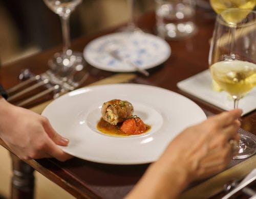 ウズラとオマール海老のクレピーヌ包み焼き