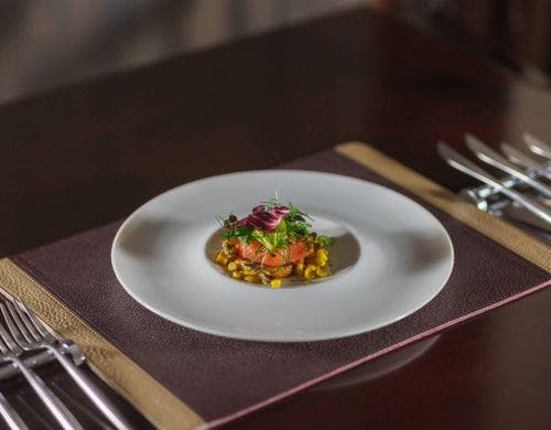 信州サーモンのミキュイ　とうもろこしのファーブルトン