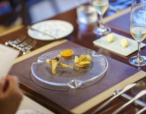 3種のアミューズ：カラスミ、稚鮎、ウニとイクラ