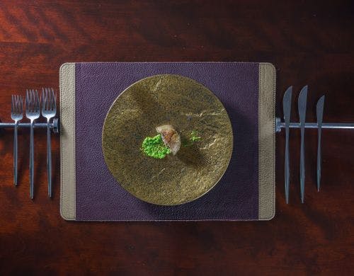 鹿肉のおやき　コシアブラのソース