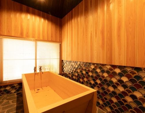 二間続きの広々とした和洋室ベッドルーム