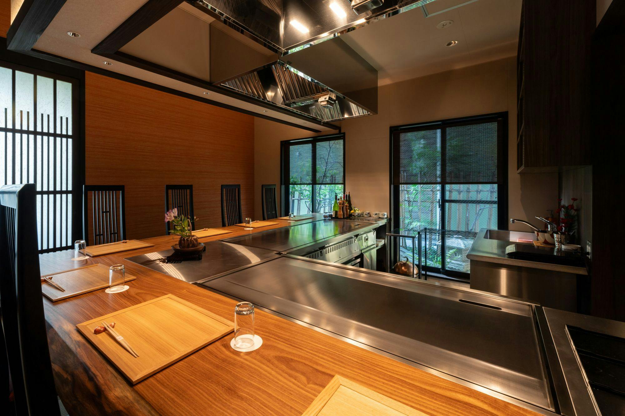 เคาน์เตอร์ที่สามารถเพลิดเพลินกับอาหารคอร์สเทปปัน.