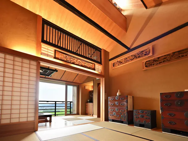 山あいに佇む静かなコテージ風のお部屋。
