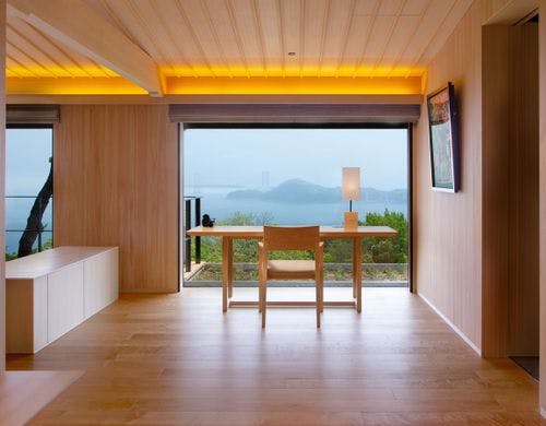 贅奏スイート　デスクスペース