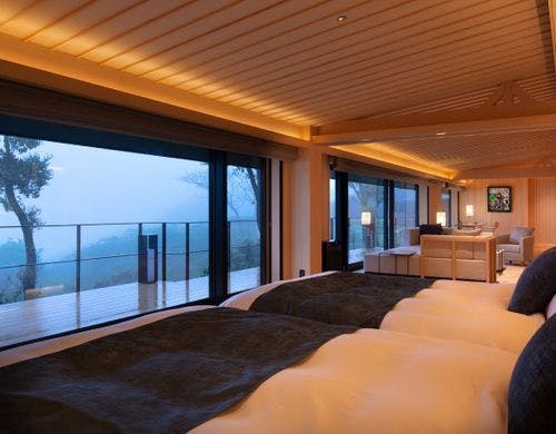 贅奏スイート　ベッドルーム