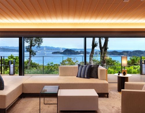 贅奏スイート　リビングスペース