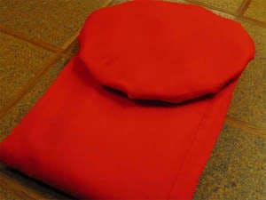 還暦お祝いの赤いちゃんちゃんこ