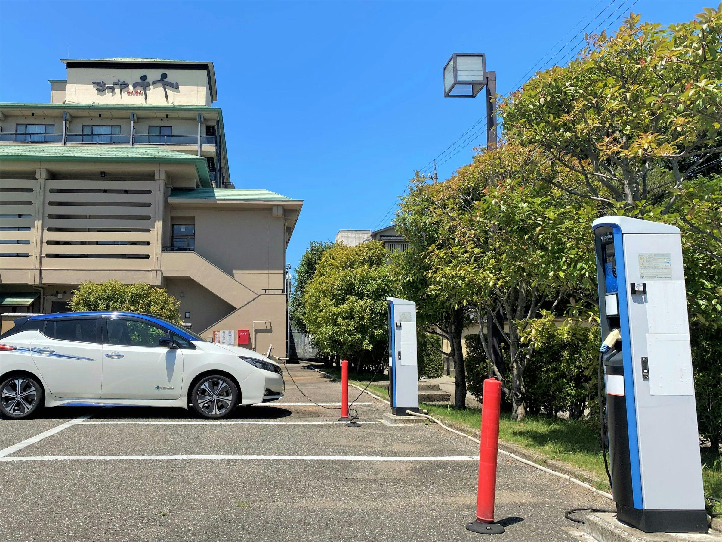 Pengisian daya biasa 200V. Berbayar dan prioritas Pemesanan.