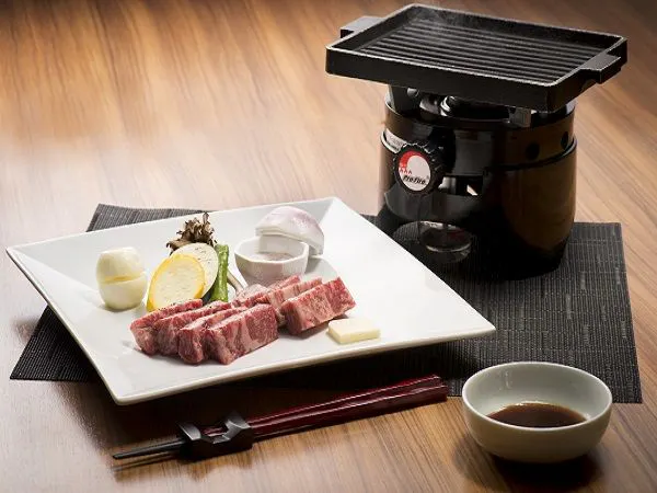 【ワンランクアップ】~夕食のメイン料理を地元の上質な「日光牛」を「陶板焼き」で存分に~