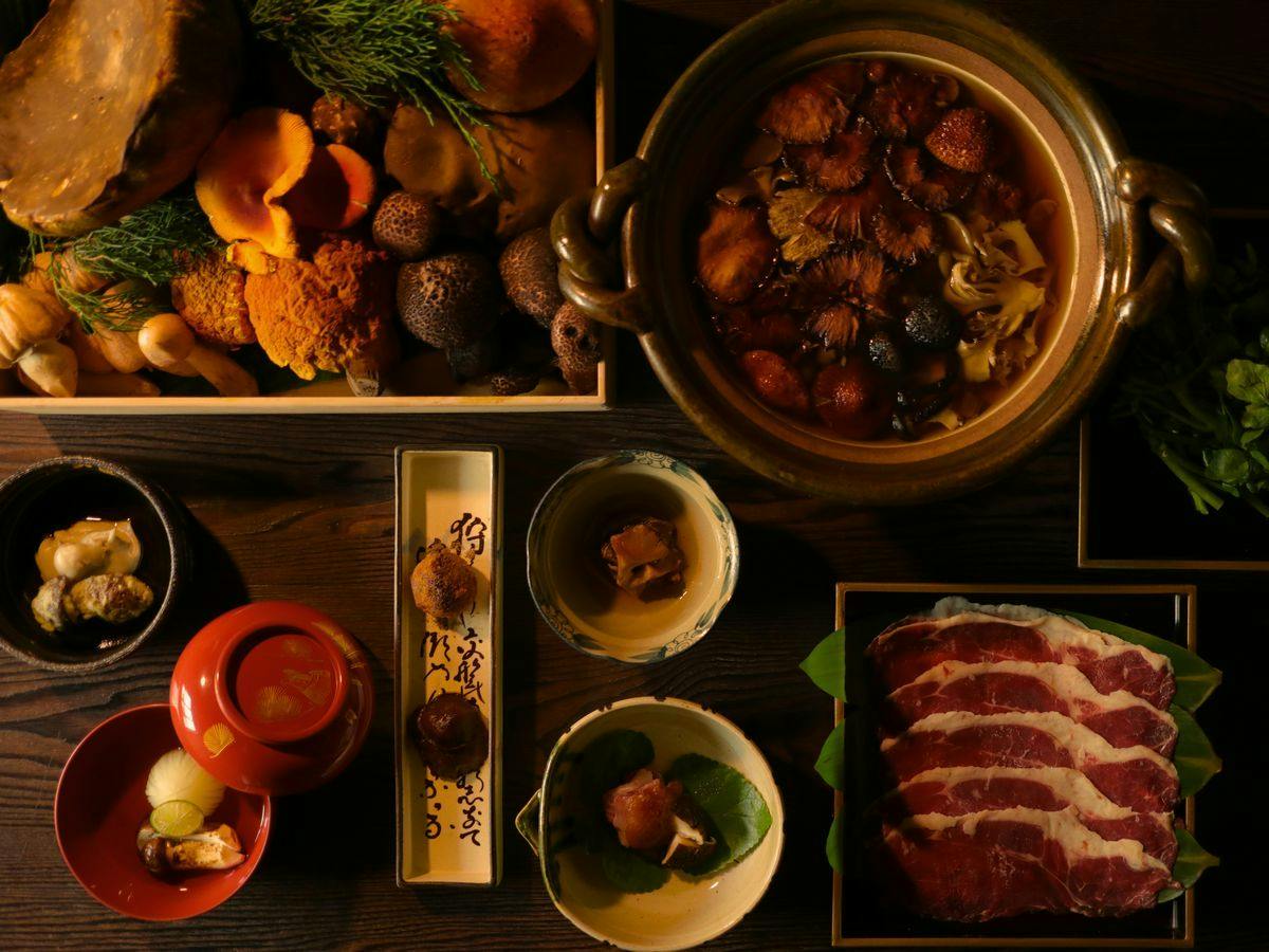【ヒカリヤヒガシのご夕食】きのこと信州ジビエを味わう「秋限定の特別会席」2食付