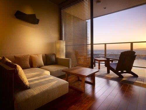 半露天風呂＆テラス付き洋室