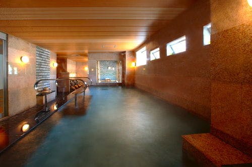 大浴場・本館「日蓮の湯」石造り