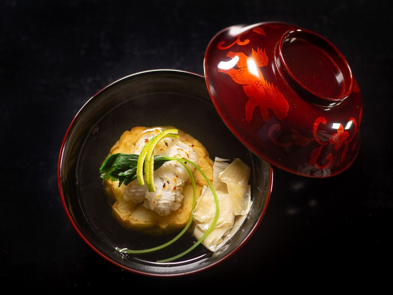 Rasa yang lembut dengan kaldu yang kaya, memberikan kenyamanan dan kehangatan.