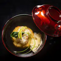 Rasa yang lembut dengan kaldu yang kaya, memberikan kenyamanan dan kehangatan.