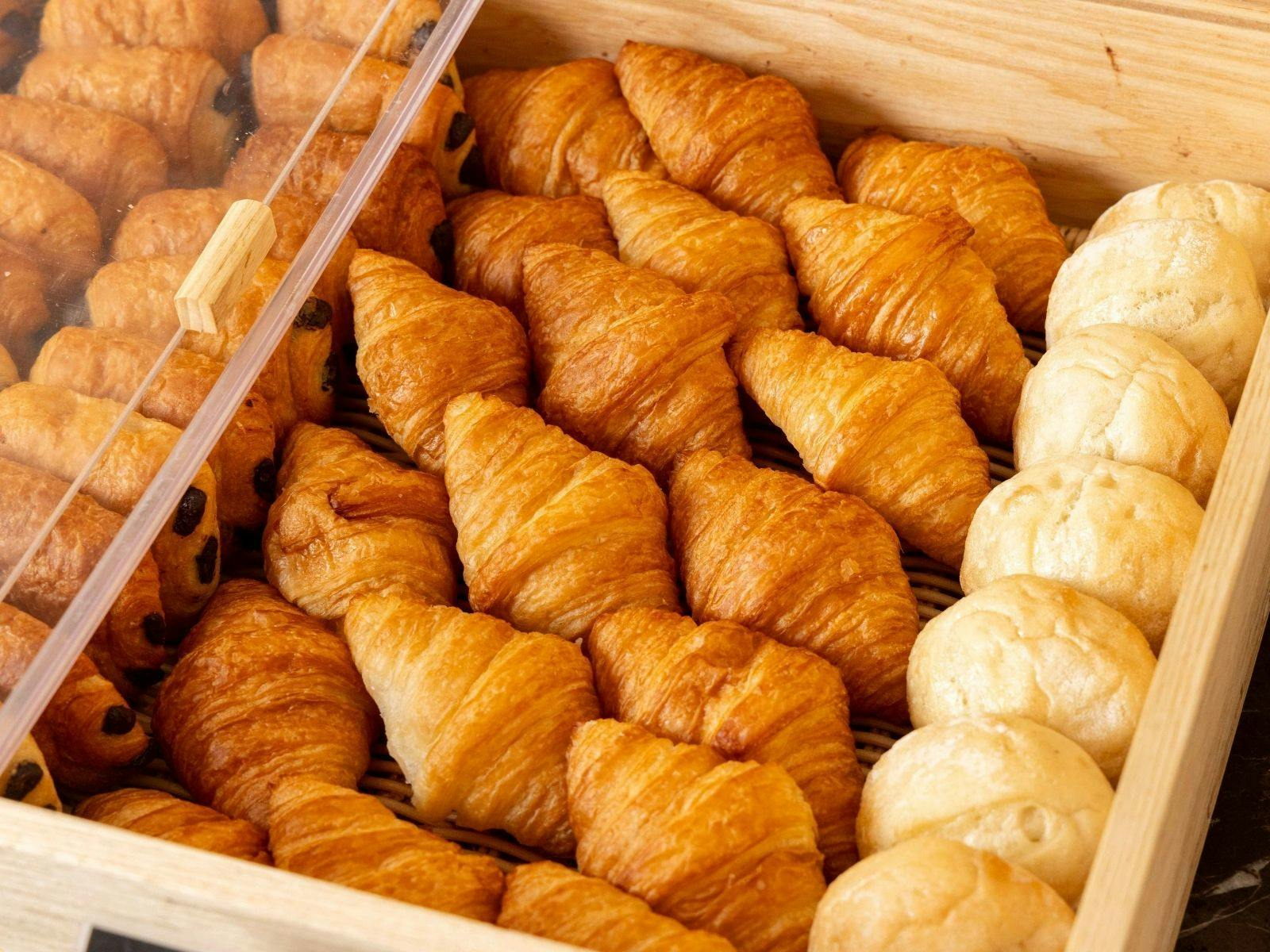 【1泊朝食付】お気軽にリゾートステイ！21時チェックインOK！広々大浴場も完備！