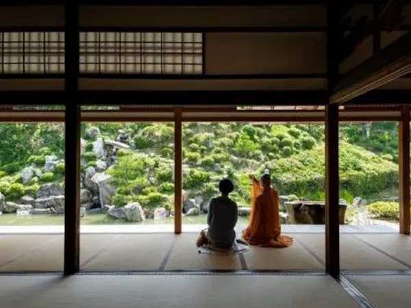 【早朝集合 お寺での和朝食付】宿坊で心清らかに朝のひとときを。智積院で朝拝体験とご朝食 12時out