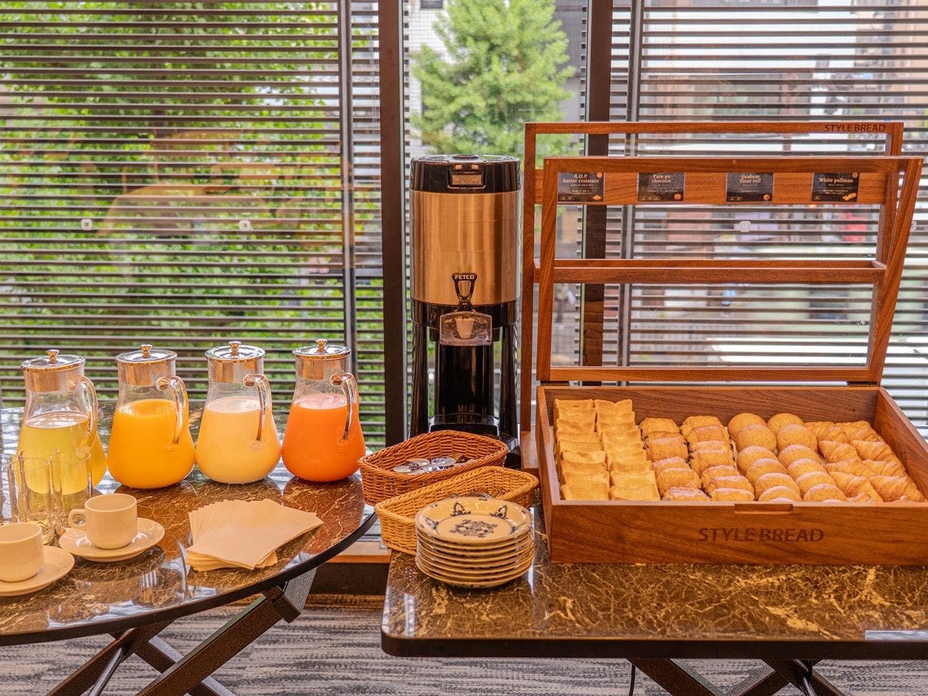 朝食 ミニビュッフェ 焼き立てパン