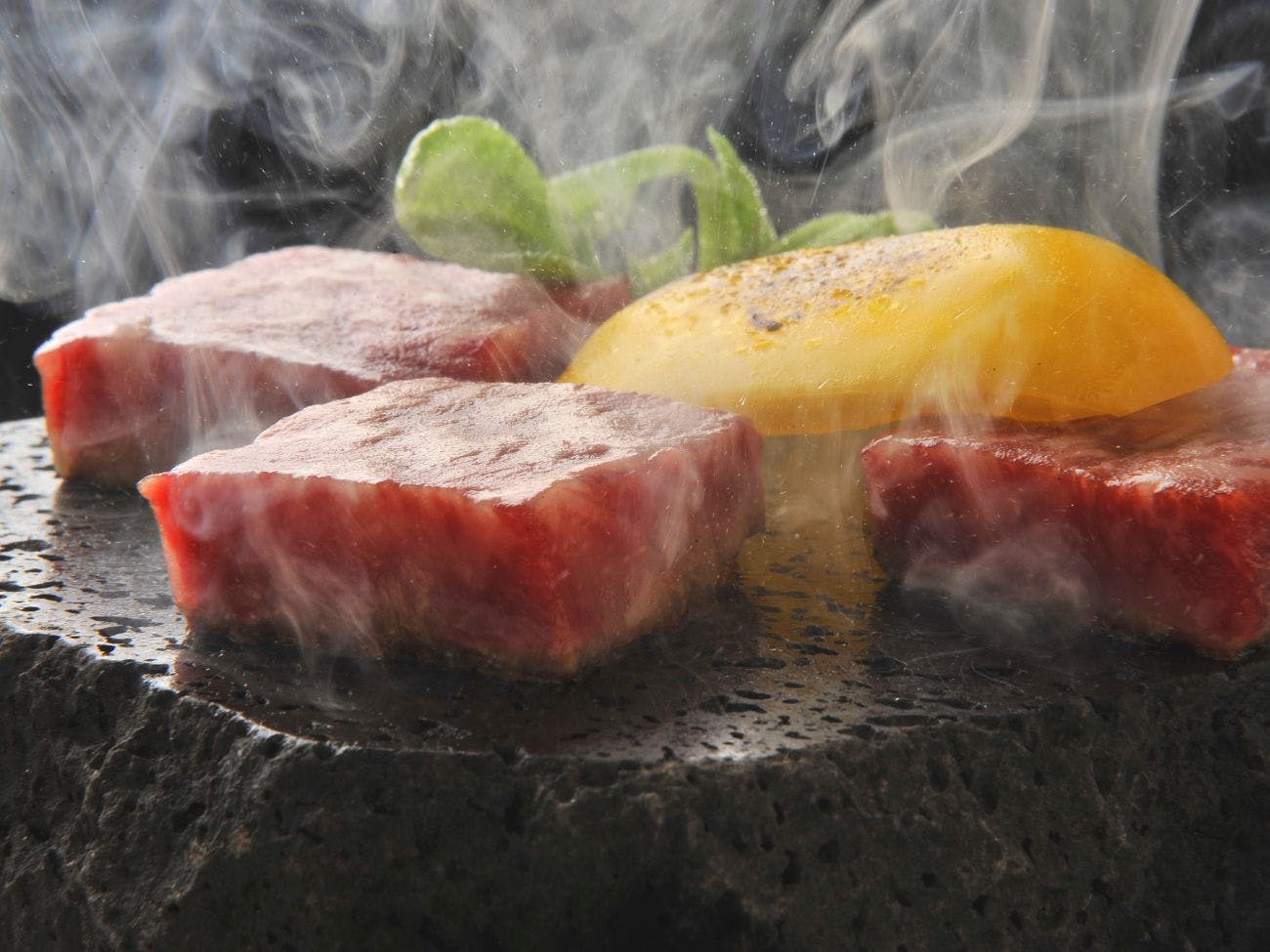 当館自慢「とちぎ和牛の溶岩焼」