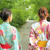 女性の方には選べる色浴衣を無料貸出♪