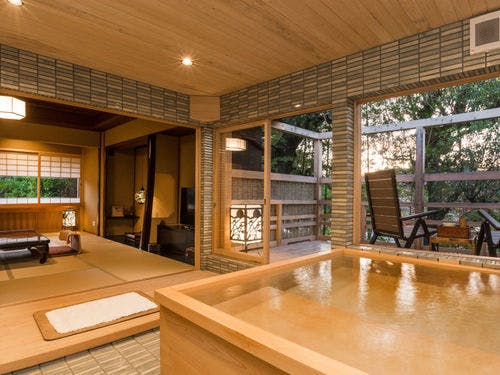 【鶴亀の間】本館10帖+洋室10帖+半露天風呂