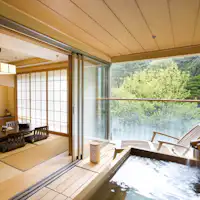 ห้องพักสไตล์ญี่ปุ่นและตะวันตกพร้อมอ่างอาบน้ำกลางแจ้ง