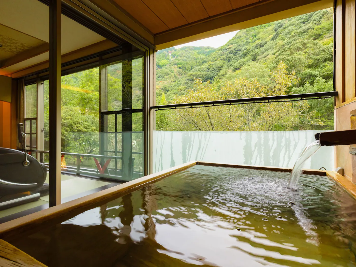 奥道後 壱湯の守：展望風呂
