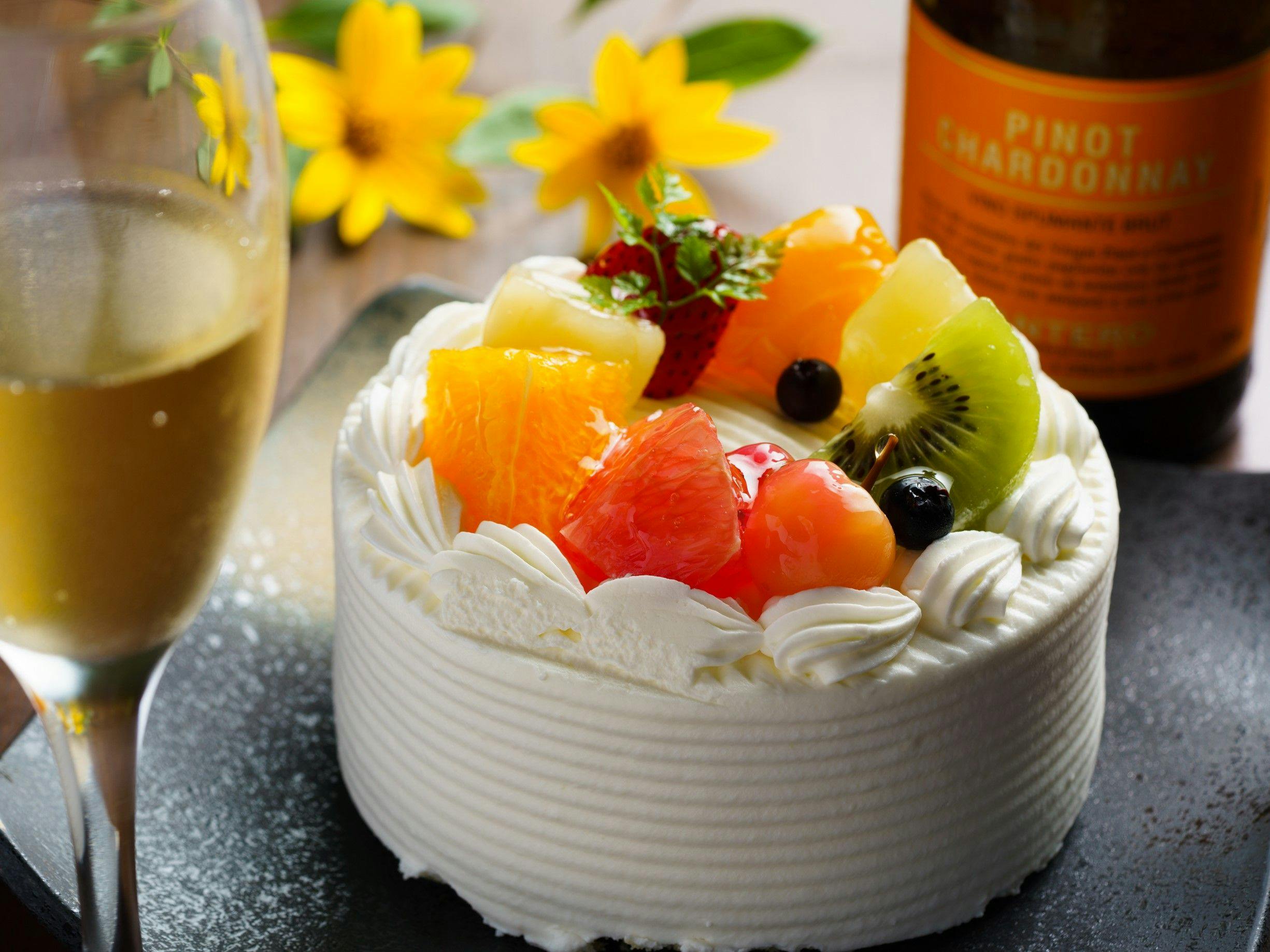 Kek dan champagne (untuk ulang tahun)