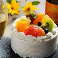 Kek dan champagne (untuk ulang tahun)