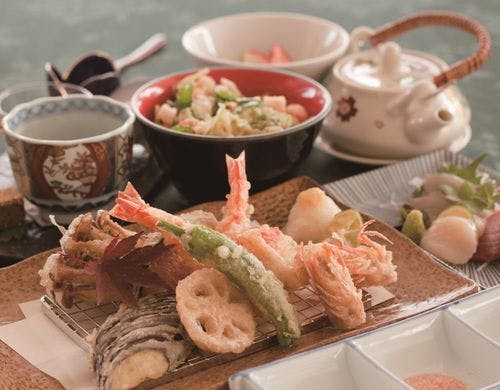 旬の厳選食材を天婦羅で　※一例