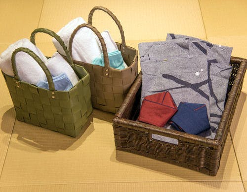 お風呂用のカゴと浴衣