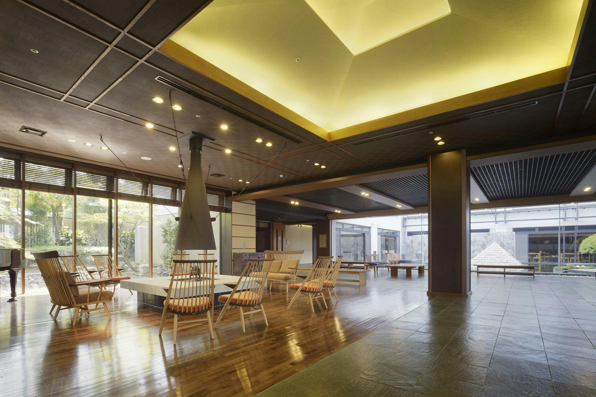 ロビーラウンジ