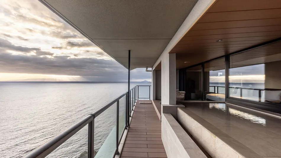 IZU RETREAT by Onko Chishin