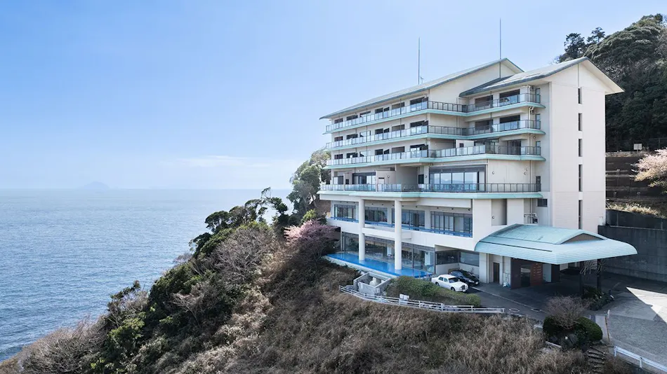 IZU RETREAT by Onko Chishin