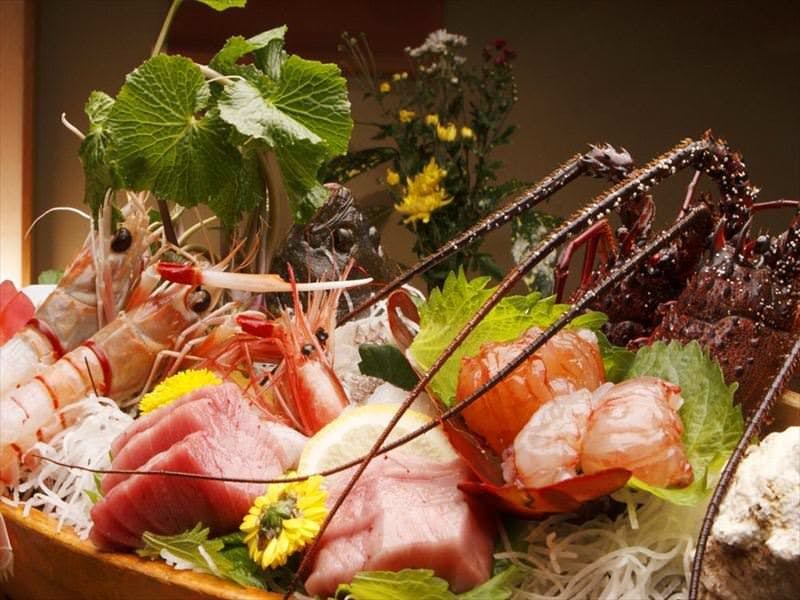 เรือซาชิมิกุ้งมังกร