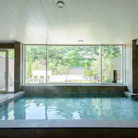 ห้องอาบน้ำรวมและอ่างอาบน้ำกลางแจ้ง / "KOMOREBI"