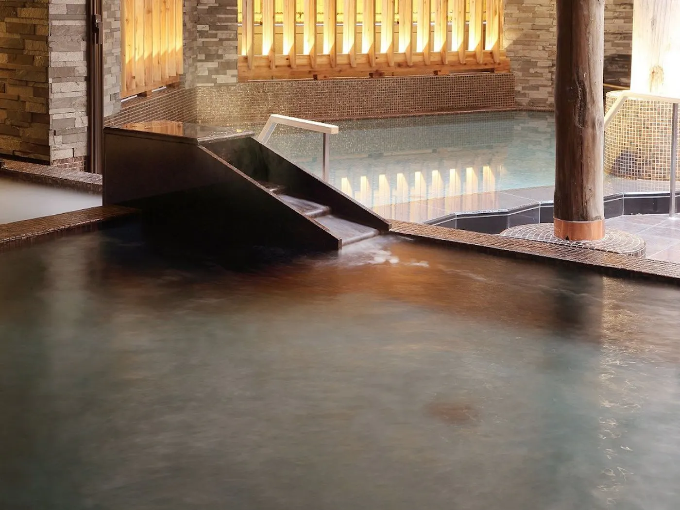 函館・湯の川温泉 ホテル万惣|湯蔵サロン
