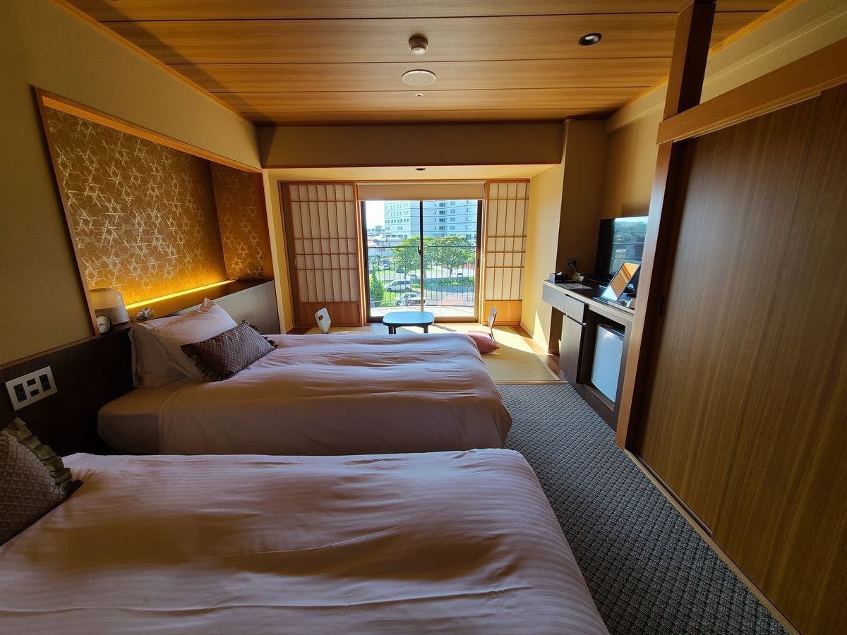 スタンダードルームb バルコニー付 記念日プラン お誕生日や記念日のお祝いに 選べるホールケーキ付 1泊朝食付プラン 函館 湯の川温泉 ホテル万惣 一休 Com