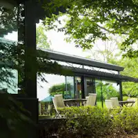 施設|自然の息吹を感じるテラス。