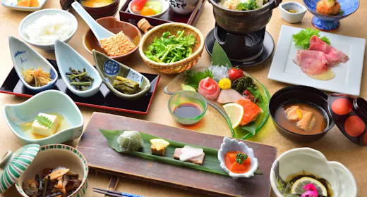 松之山温泉名物「棚田鍋」と「湯治豚」を味わう【里山のごっつぉプラン】