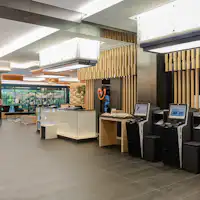 ロビー フロント