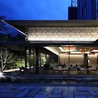 夜のロビーラウンジ