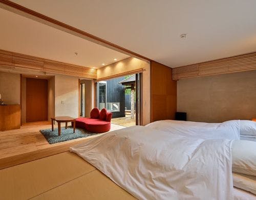 離れで唯一の屋根付き露天風呂