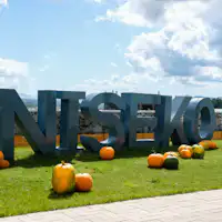 餐厅旁的装饰也换成了秋季主题。