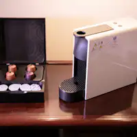 Nikmati kopi yang baru digiling.