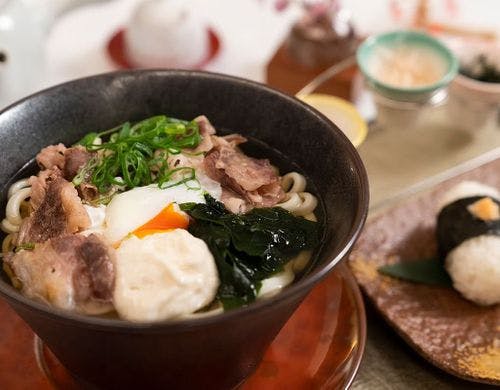 インルームダイニング（夜食イメージ）